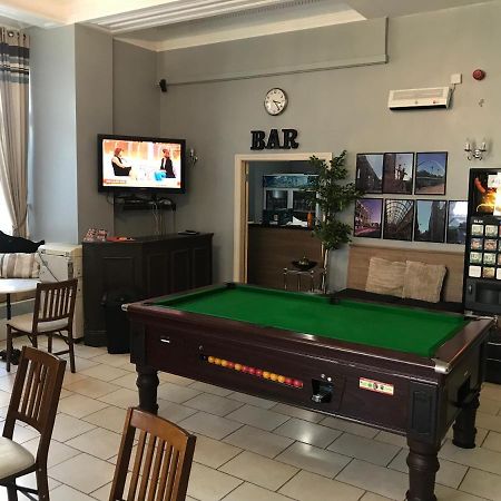 Newcastle West Hotel & Bar Экстерьер фото